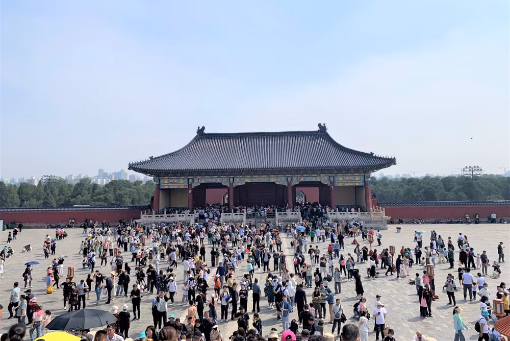 Cảnh tượng đông đúc tại khu du lịch Thiên Đàn ở thành phố Bắc Kinh. (Ảnh: HỮU HƯNG)