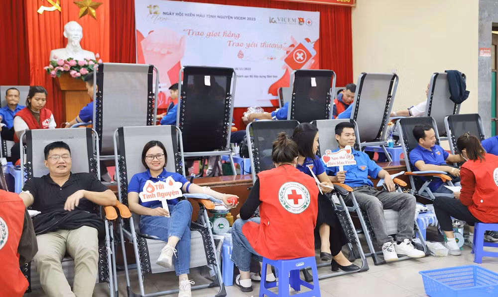 Toàn cảnh ngày hội hiến máu của Vicem.
