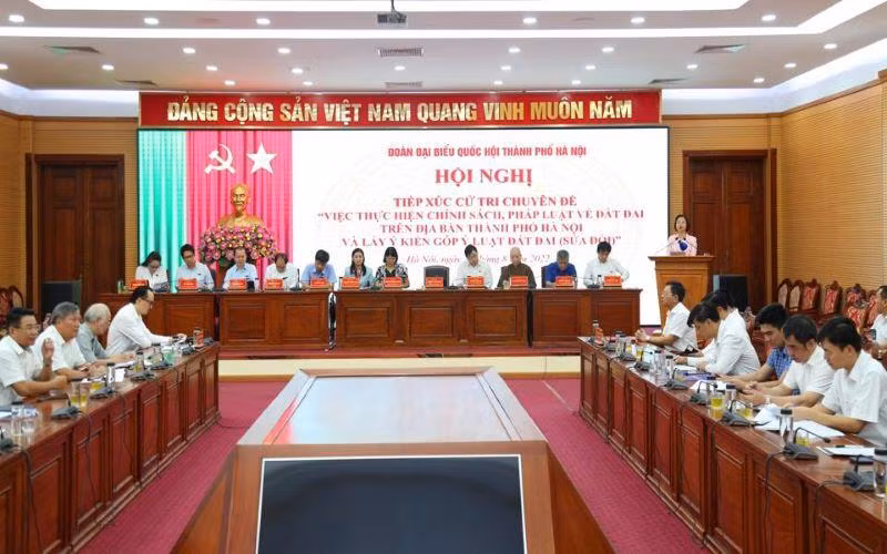 Quang cảnh hội nghị tiếp xúc cử tri chuyên đề.