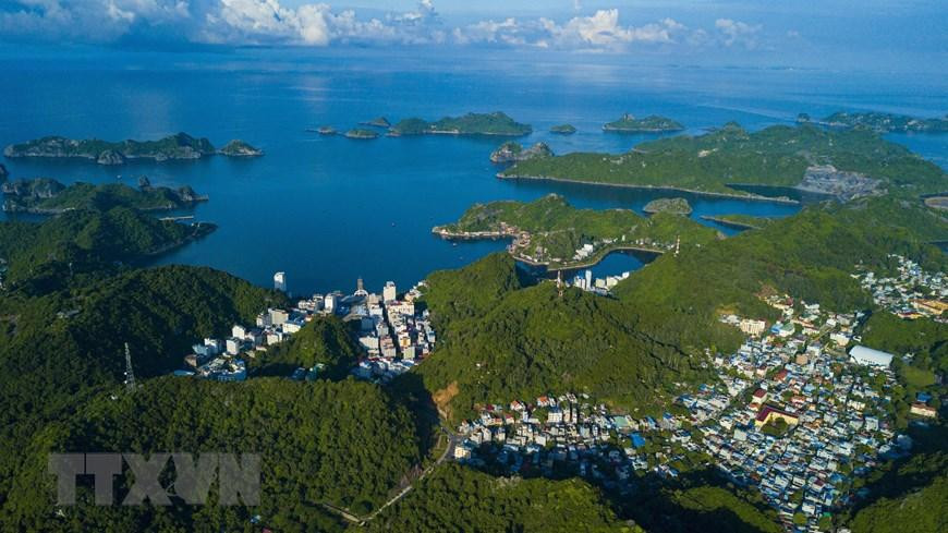 Quần đảo Cát Bà thuộc huyện Cát Hải (Hải Phòng).