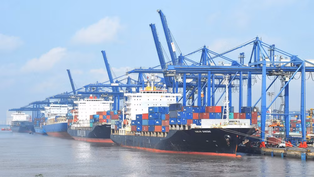 Ngành dịch vụ logistics nước ta đã có những bước phát triển khá mạnh mẽ trong những năm gần đây. Ảnh: Nguyễn Hùng