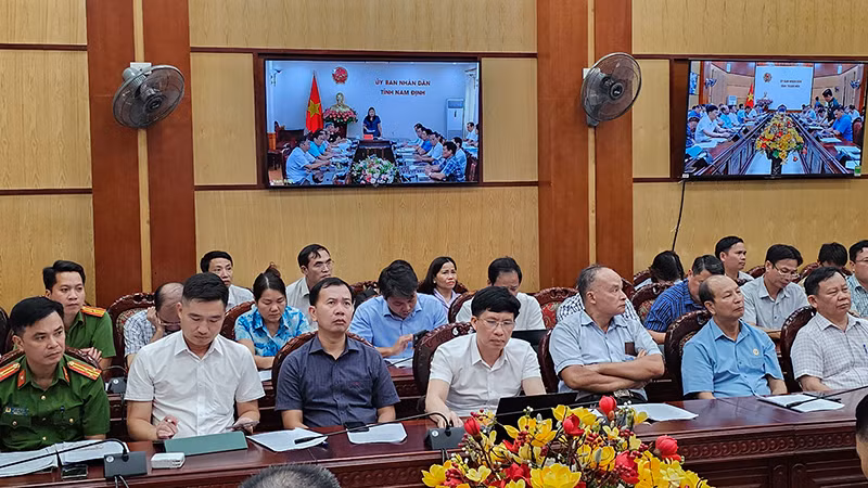 Các thành viên Ban chỉ đạo tham dự cuộc họp.