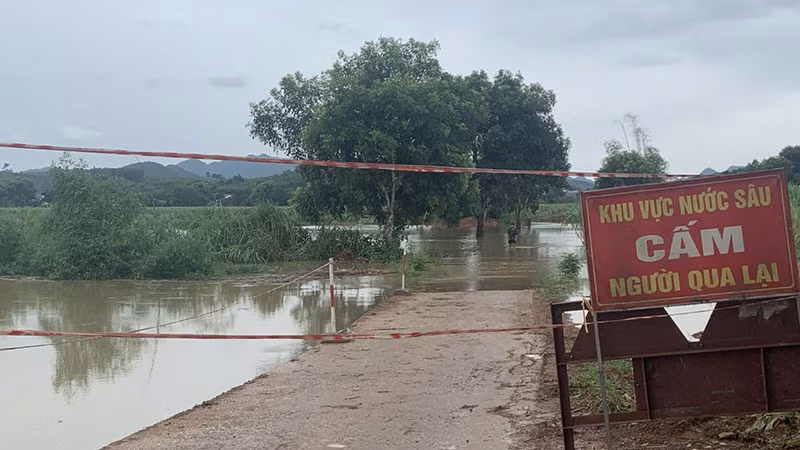 Điểm đường giao thông nông thôn ở huyện Thạch Thành bị ngập.