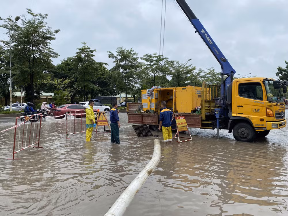 Lũ sông Thao vượt mức lịch sử, nước sông Hồng dâng cao ảnh hưởng một số vùng ở Hà Nội ảnh 26 Lũ sông Thao vượt mức lịch sử, nước sông Hồng dâng cao ảnh hưởng một số vùng ở Hà Nội ảnh 26