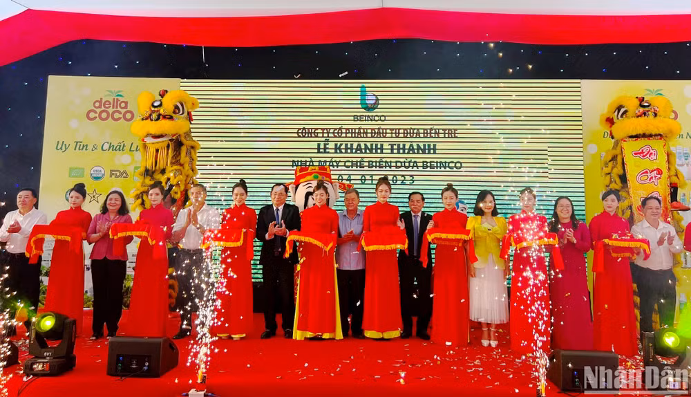 Lãnh đạo tỉnh tham dự buổi lễ cắt băng khánh thành Nhà máy chế biến dừa Beinco.