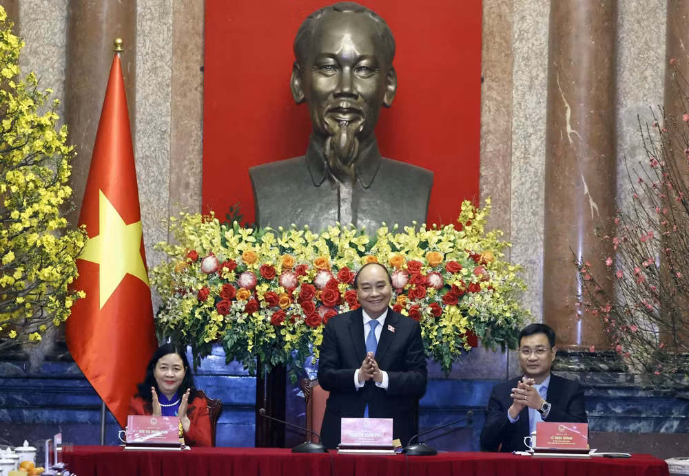 Chủ tịch nước Nguyễn Xuân Phúc tại buổi gặp mặt các nhân vật trong Chương trình "Việc tử tế" năm 2022. (Ảnh: TTXVN)