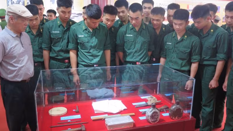 Nhiều hiện vật có giá trị được trưng bày tại triển lãm.