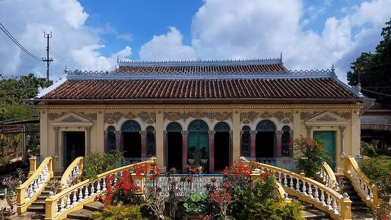 Mặt tiền nhà cổ Bình Thủy.