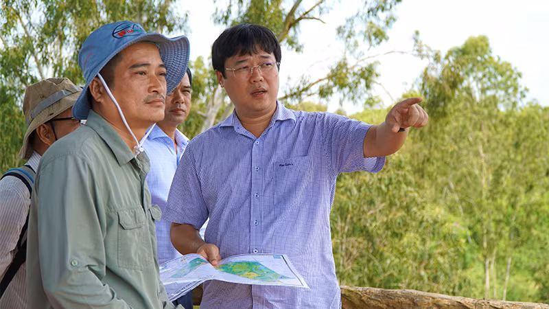 Bí Thư Tỉnh ủy Đồng Tháp Lê Quốc Phong khảo sát Vườn quốc gia Tràm Chim, huyện Tam Nông, tỉnh Đồng Tháp.