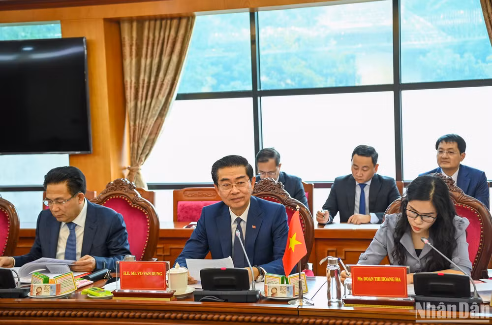 Phó Trưởng Ban Thường trực Ban Nội chính Trung ương Võ Văn Dũng phát biểu tại buổi hội đàm.