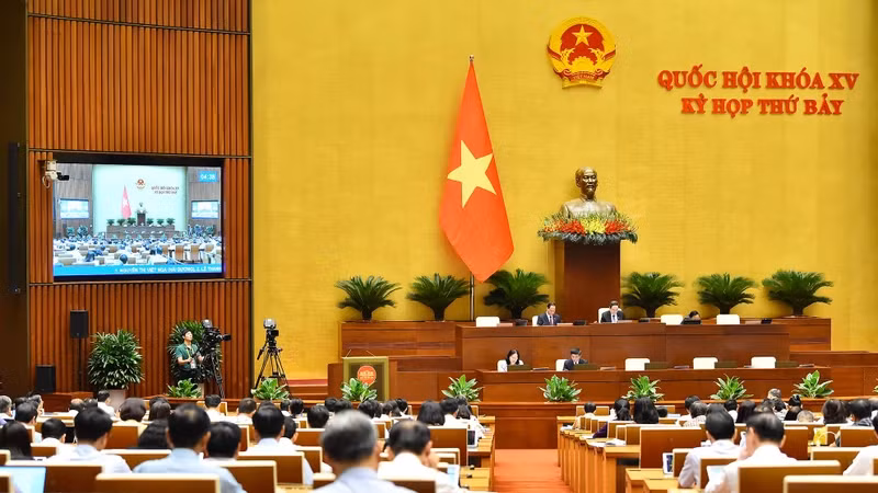 Quang cảnh một phiên thảo luận ở hội trường tại Kỳ họp thứ 7, Quốc hội khóa XV. (Ảnh: THỦY NGUYÊN)