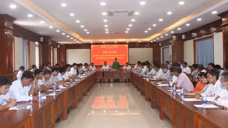 Huyện ủy Phú Riềng tổ chức Hội nghị đối thoại và lắng nghe ý kiến đóng góp của nhân dân với người đứng đầu cấp ủy, chính quyền năm 2022. (Ảnh: Cổng thông tin điện tử tỉnh Bình Phước)