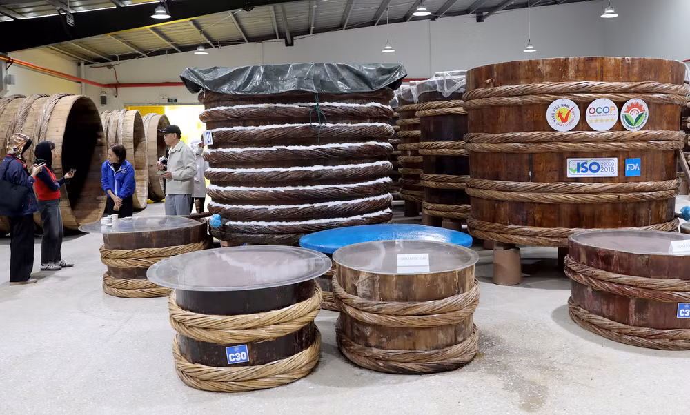 Một trong những thương hiệu nổi tiếng miền Khúc Phụ: Nước mắm của nhà sản xuất Lê Gia đã được công nhận là sản phẩm OCOP 5 sao quốc gia.