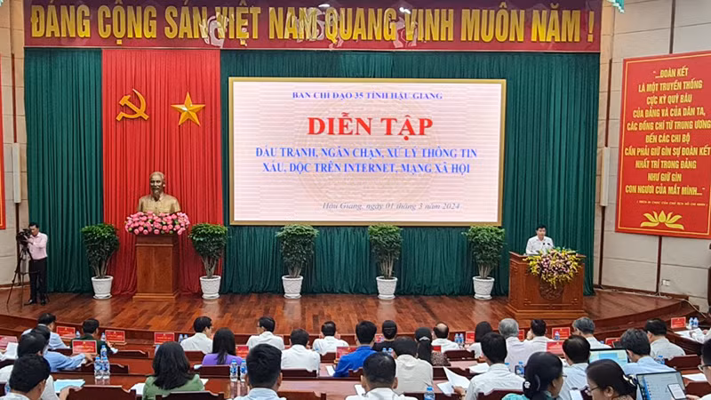 Quang cảnh buổi diễn tập.