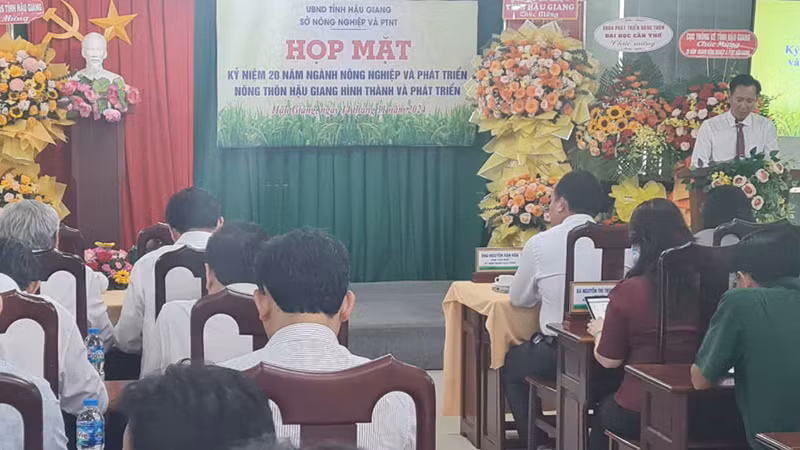 Quang cảnh buổi họp mặt.