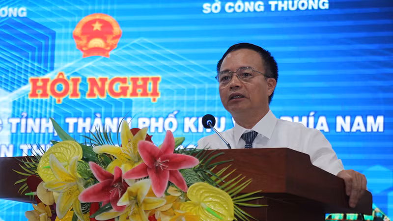 Ông Ngô Quang Trung, Cục Trưởng Cục Công thương địa phương phát biểu tại hội nghị.
