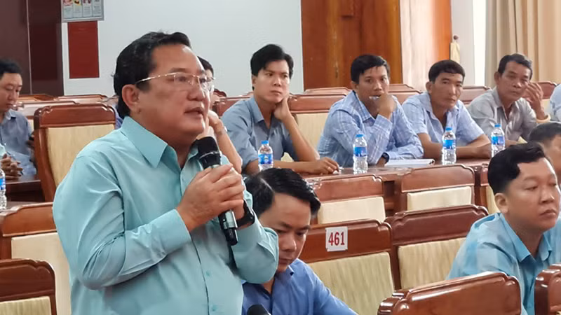 Chủ thể hợp tác xã kiến nghị tại buổi tiếp xúc, đối thoại.