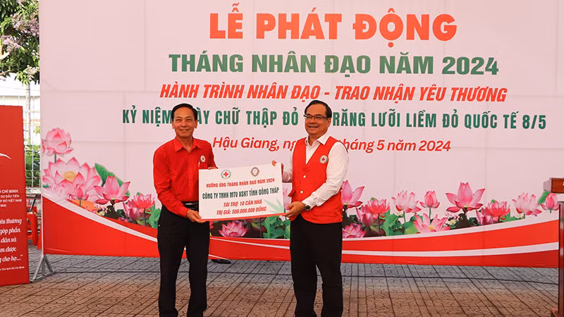 Doanh nghiệp ủng hộ công tác an sinh xã hội của tỉnh Hậu Giang.