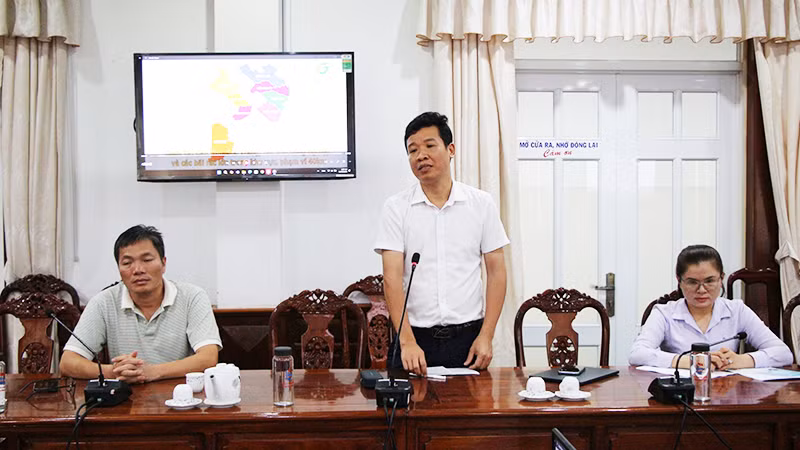 Đại diện lãnh đạo Công ty Trách nhiệm hữu hạn Một thành viên Greenity Hậu Giang đề nghị tại buổi làm việc.