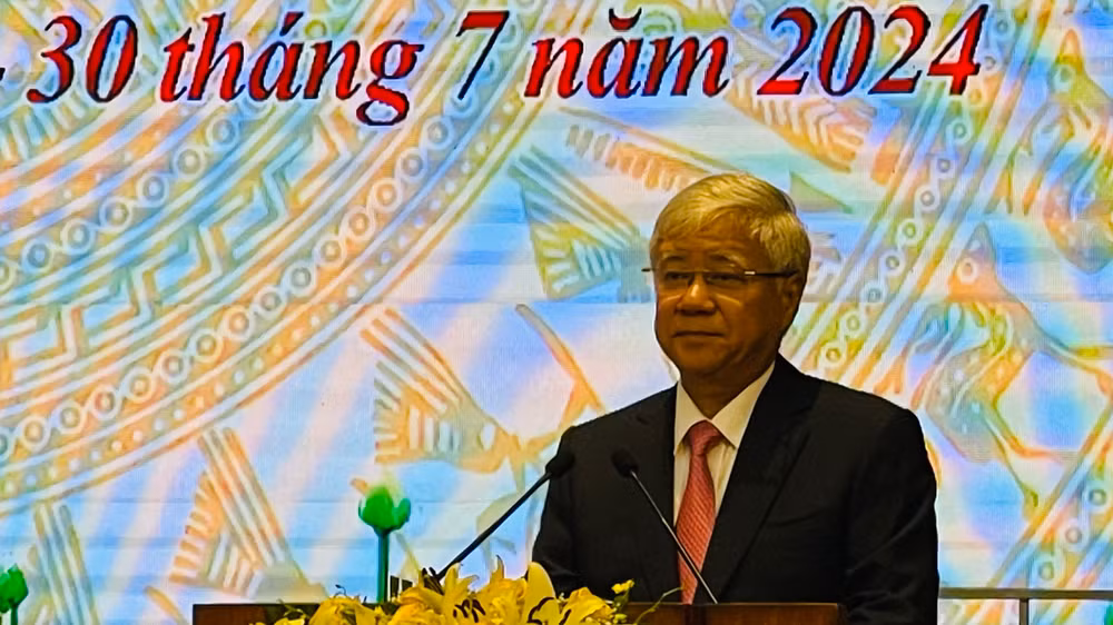 Đồng chí Đỗ Văn Chiến, Ủy viên Bộ Chính trị, Bí thư Trung ương Đảng, Chủ tịch Ủy ban Trung ương Mặt trận Tổ quốc Việt Nam phát biểu tại đại hội. (Ảnh: THANH SƠN)