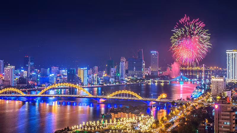 Hạ tầng giao thông đồng bộ là lực đẩy giúp Đà Nẵng phát triển mạnh về du lịch, kinh tế, xã hội. Hạ tầng giao thông đồng bộ là lực đẩy giúp Đà Nẵng phát triển mạnh về du lịch, kinh tế, xã hội.