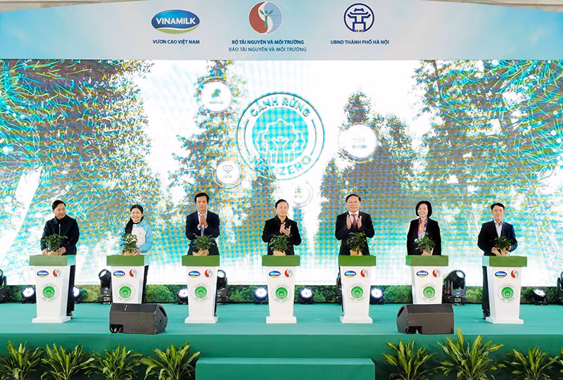 Hoạt động trồng cây hướng đến Net Zero 2050 được khởi động tại TP Hà Nội.