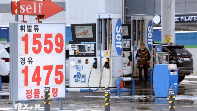 Một trạm bán xăng ở Seoul, Hàn Quốc. (Ảnh: Yonhap/TTXVN)
