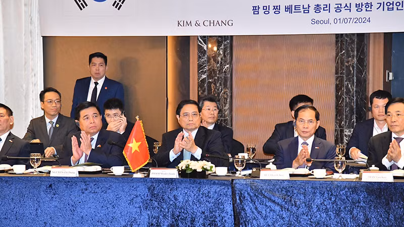 Thủ tướng Phạm Minh Chính tham dự tọa đàm với các tập đoàn, doanh nghiệp lớn của Hàn Quốc.