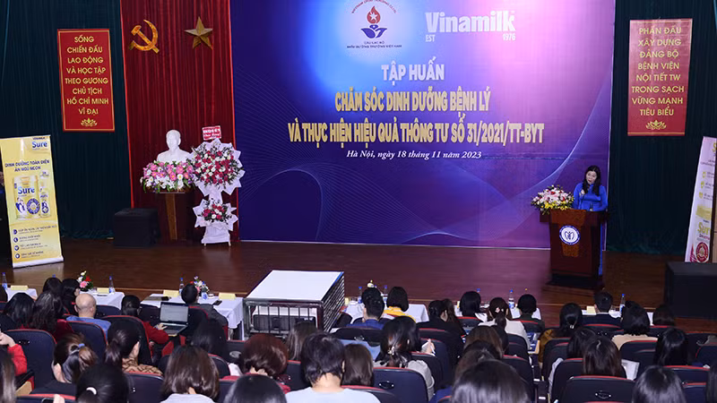 Hơn 3.000 lượt điều dưỡng, nhân viên y tế đã được nâng cao nghiệp vụ chuyên môn từ các lớp tập huấn, khóa đào tạo... Hơn 3.000 lượt điều dưỡng, nhân viên y tế đã được nâng cao nghiệp vụ chuyên môn từ các lớp tập huấn, khóa đào tạo...