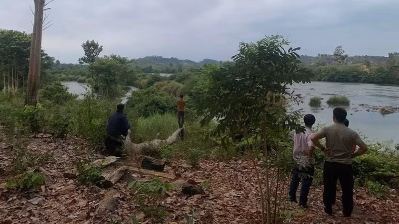 Việc tìm kiếm nam thanh niên đi câu cá mất tích trên sông Pô Cô vẫn đang được tiến hành.