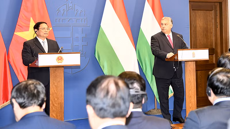 Thủ tướng Phạm Minh Chính và Thủ tướng Viktor Orbán chủ trì họp báo sau hội đàm.