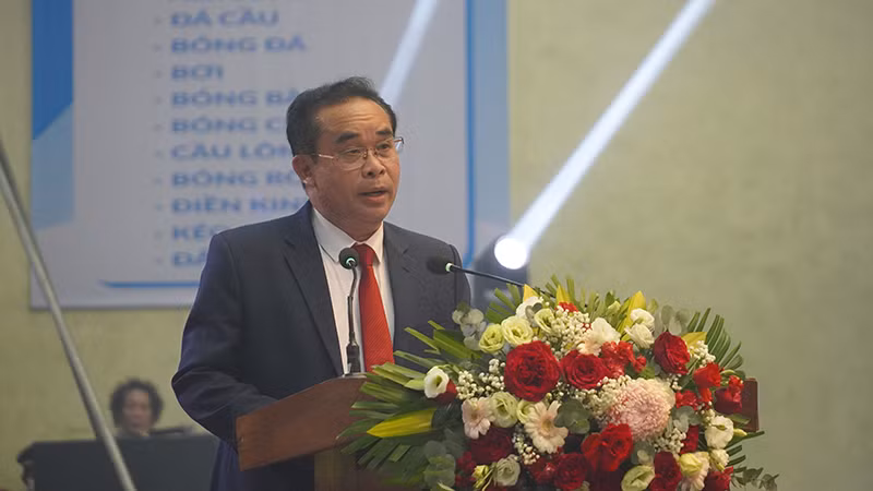 Ông Trần Anh Tuấn, Phó Chủ tịch UBND tỉnh Quảng Nam, Trưởng ban chỉ đạo Hội khỏe Phù Đổng khu vực III phát biểu khai mạc.
