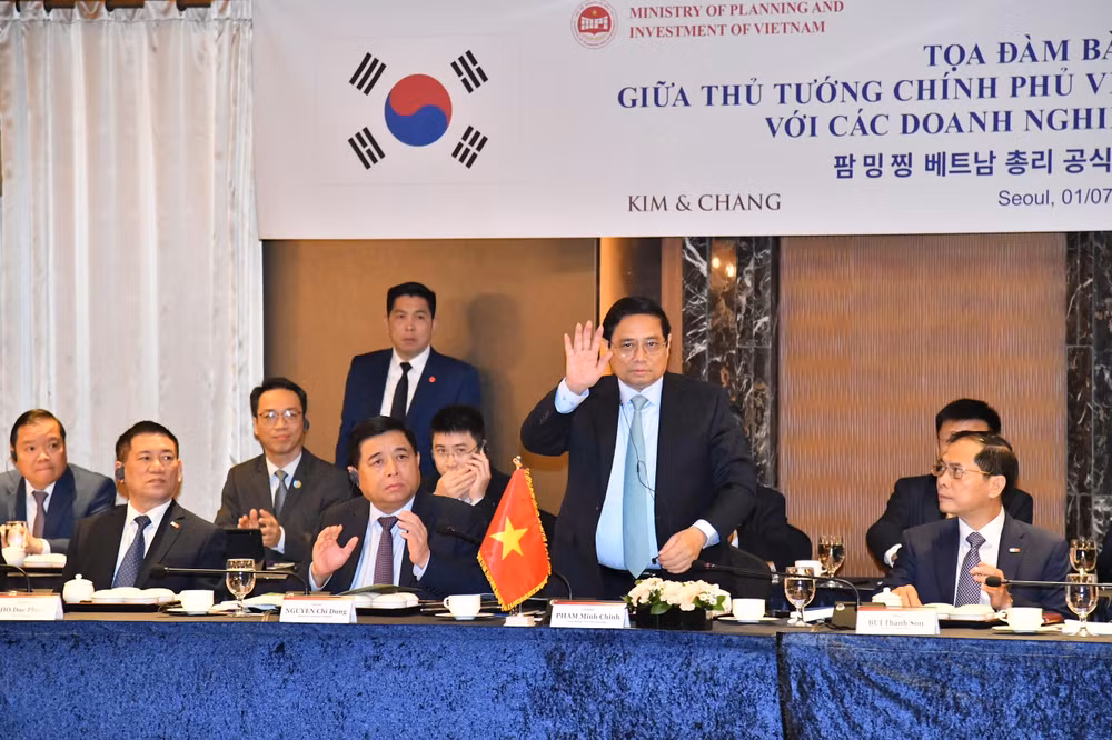 Thủ tướng Phạm Minh Chính tham dự tọa đàm với các tập đoàn, doanh nghiệp lớn của Hàn Quốc.