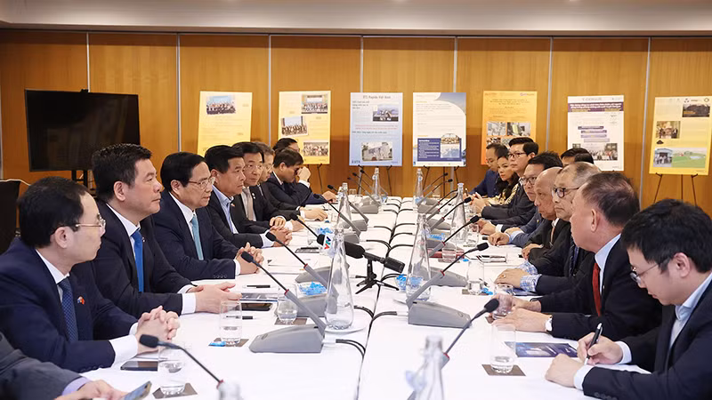 Quang cảnh cuộc làm việc.