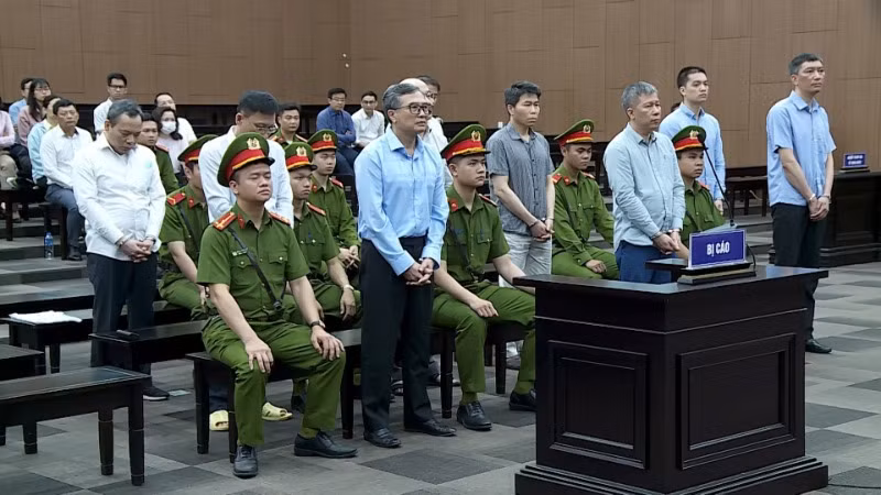 Các bị cáo tại phiên tòa.