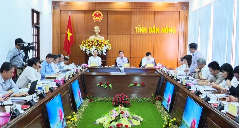 Bộ trưởng Nông nghiệp và Phát triển Nông thôn Lê Minh Hoan làm việc với tỉnh Đắk Nông về một số vấn đề trọng tâm để phát triển kinh tế nông nghiệp trong vùng.