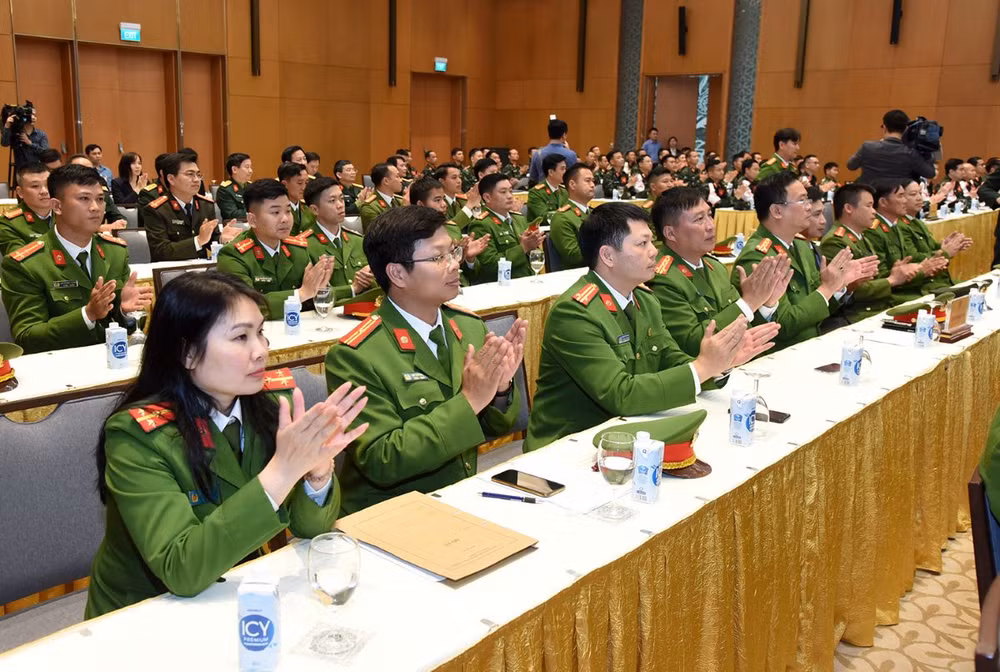 Đây là lần đầu tiên Việt Nam cử một lực lượng lớn tham gia hỗ trợ công tác tìm kiếm, cứu nạn, cứu hộ ở một nơi xa bên ngoài lãnh thổ.