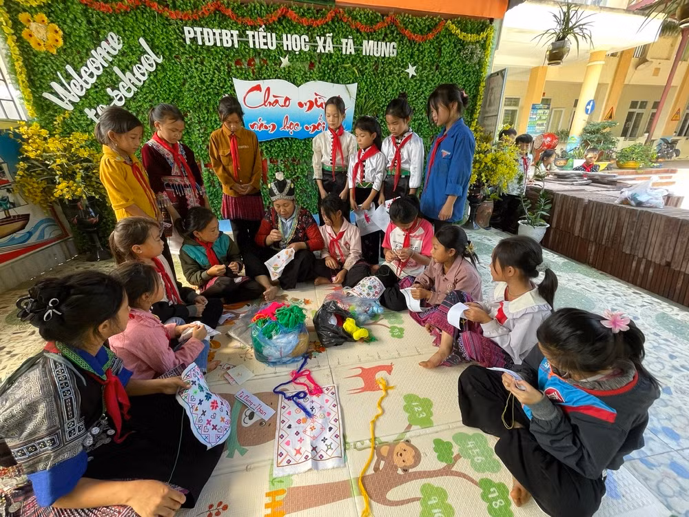 Mô hình bảo tồn văn hóa trong trường học tại Trường phổ thông dân tộc bán trú tiểu học xã Tà Mung. (Ảnh: Trần Tuấn)