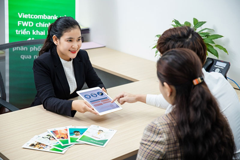 Tư vấn cho khách hàng mua bảo hiểm. (Ảnh minh họa)