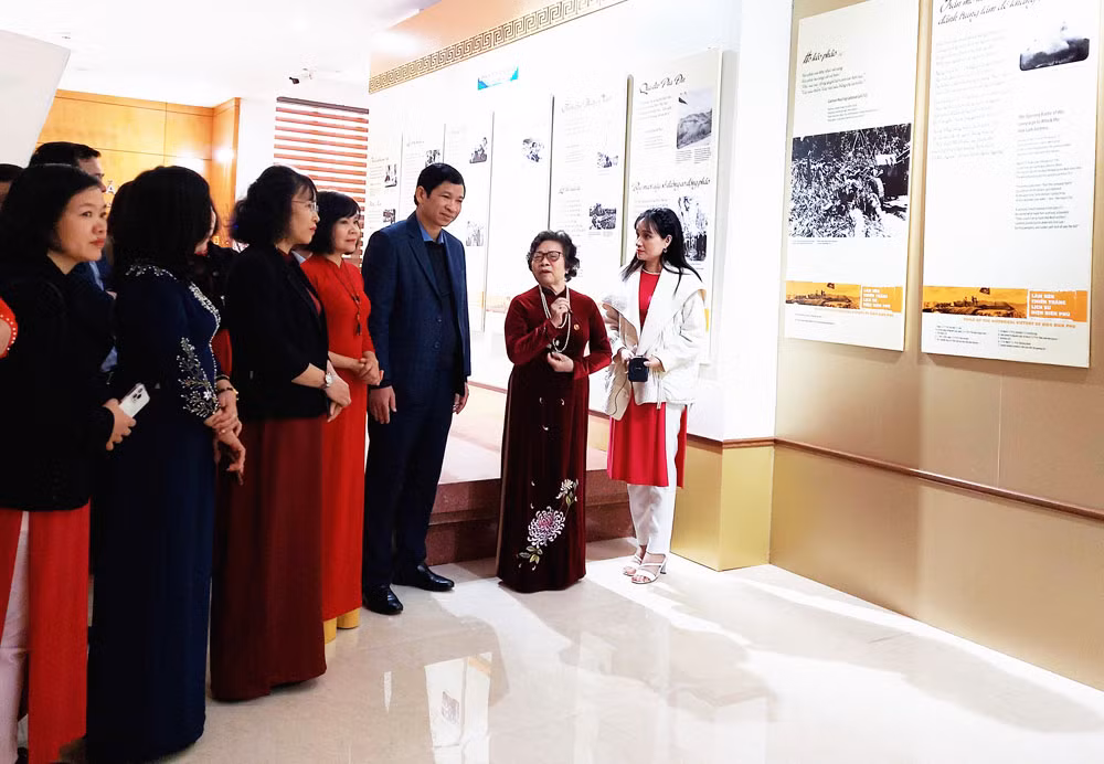 Tác giả Nguyễn Thị Mỹ Dung giới thiệu những bài thơ, diễn ca về Đại tướng Võ Nguyên Giáp.