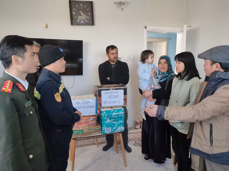 Đoàn Công an Việt Nam tổ chức thăm hỏi hai gia đình là công dân Việt Nam tại tỉnh Adiyaman.