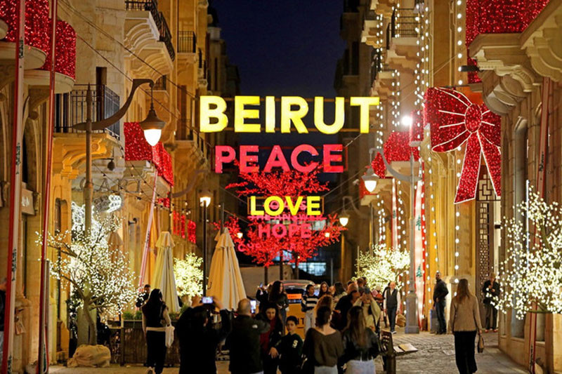 Đường phố thủ đô Beirut của Liban được trang hoàng rực rỡ đón Giáng sinh. (Nguồn: THX/TTXVN)