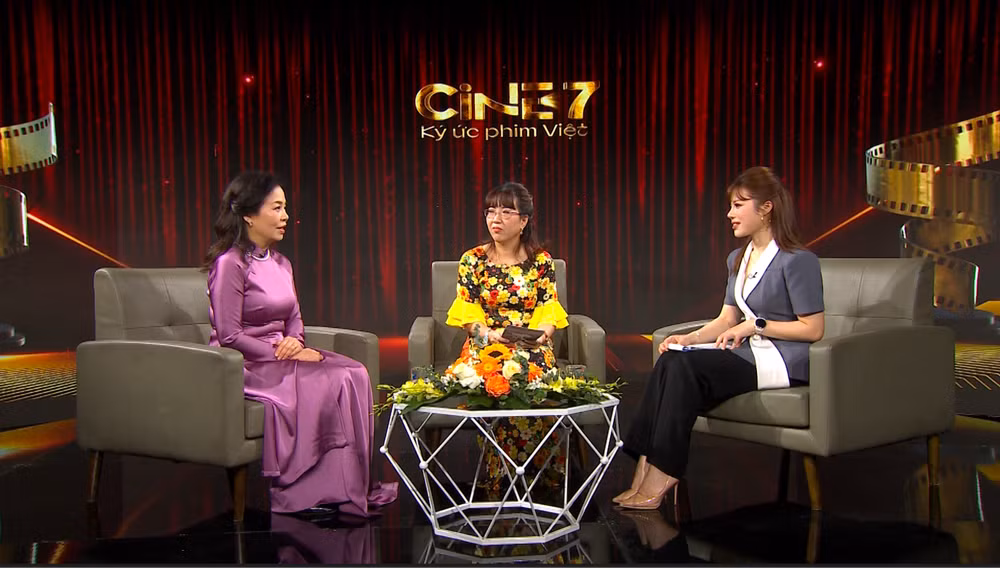 Tiến sĩ Ngô Anh Đào (con gái cố Nghệ sĩ nhân dân Thụy Vân) và Tiến sĩ Ngô Phương Lan chia sẻ về bộ phim "Nổi gió" trong Chương trình Cine7. (Ảnh: Chương trình cung cấp)