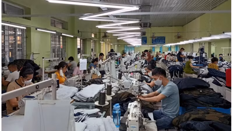 Sản xuất hàng dệt may tại Tổng công ty cổ phần Dệt may Nam Ðịnh. (Ảnh: Minh Đức)