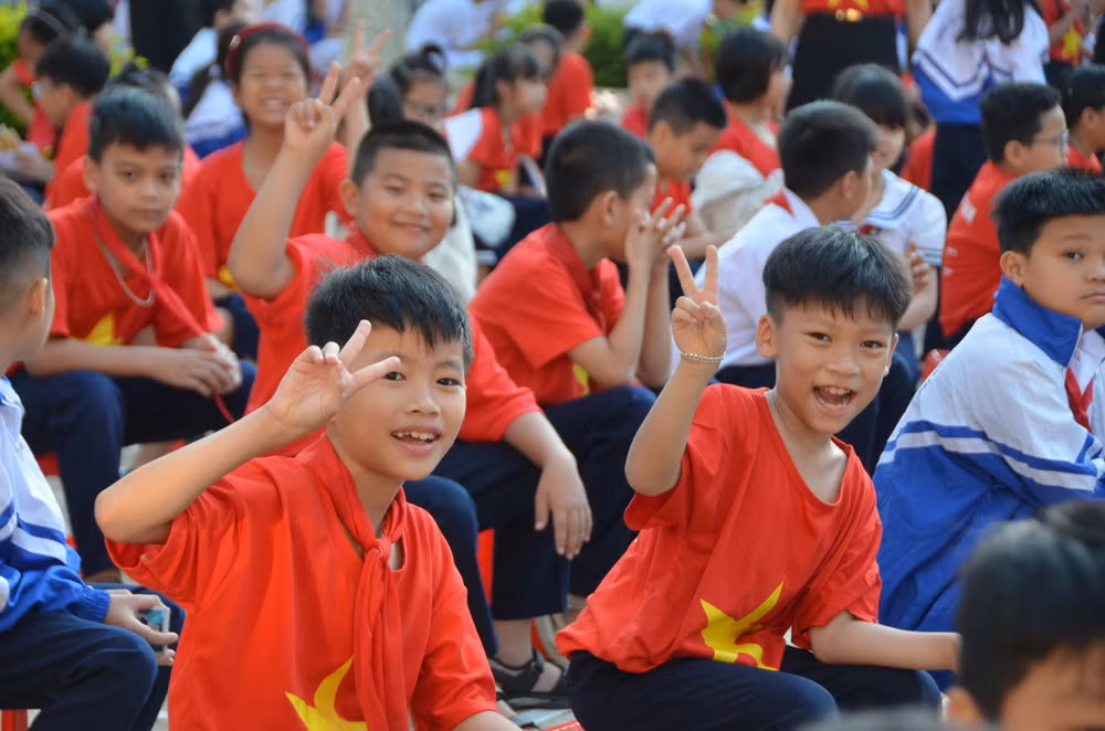 Rộn ràng vui cùng ngày hội non sông.