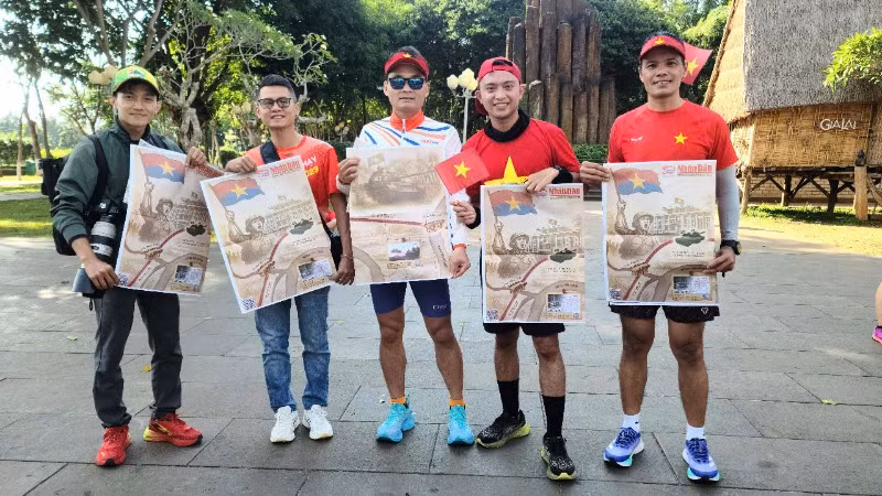 Chuyển phụ san đến tận tay bạn đọc.