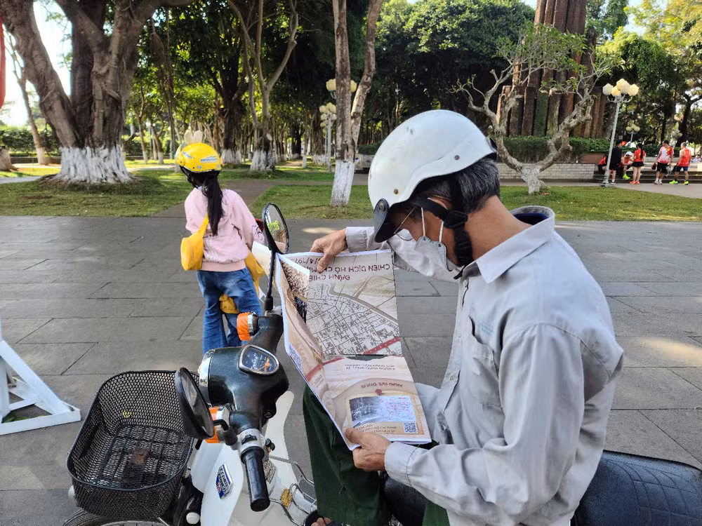 Phụ trương kèm theo hướng dẫn chi tiết, giúp độc giả dễ dàng nắm bắt nội dung và tương tác.