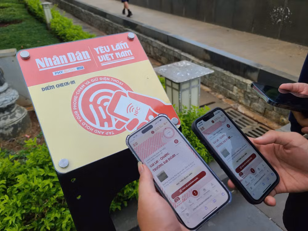 Điểm check-in tại Quảng trường Đại đoàn kết thành phố Pleiku.