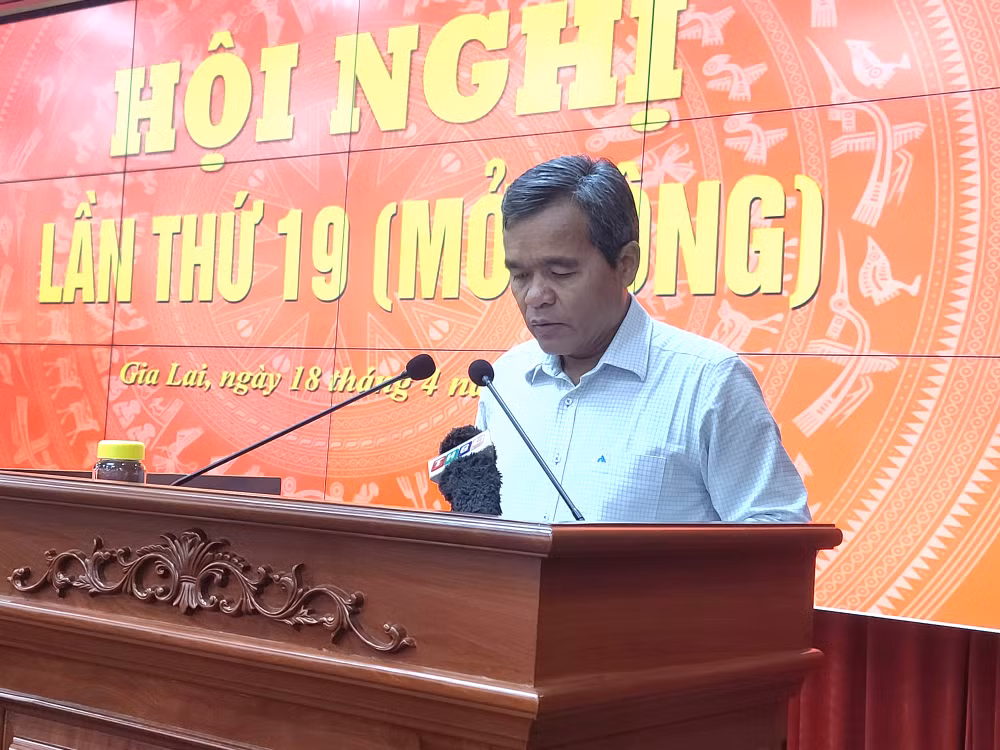 Đồng chí Hồ Văn Niên, Ủy viên Trung ương Đảng, Bí thư Tỉnh ủy Gia Lai phát biểu chỉ đạo Hội nghị.