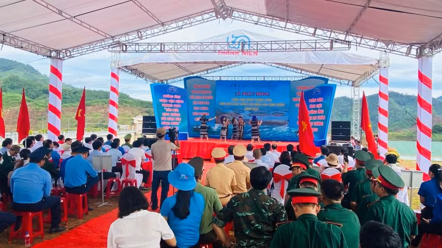 Lễ phát động “Văn hóa giao thông với bình yên sông nước” tỉnh Quảng Ngãi năm 2022.